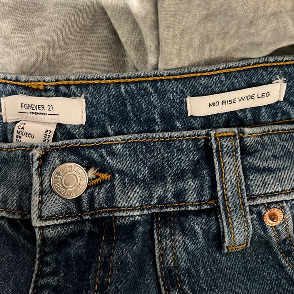 Forever 21 Mid Rise Wide Leg Jeans, Distressed Blue, size 27.